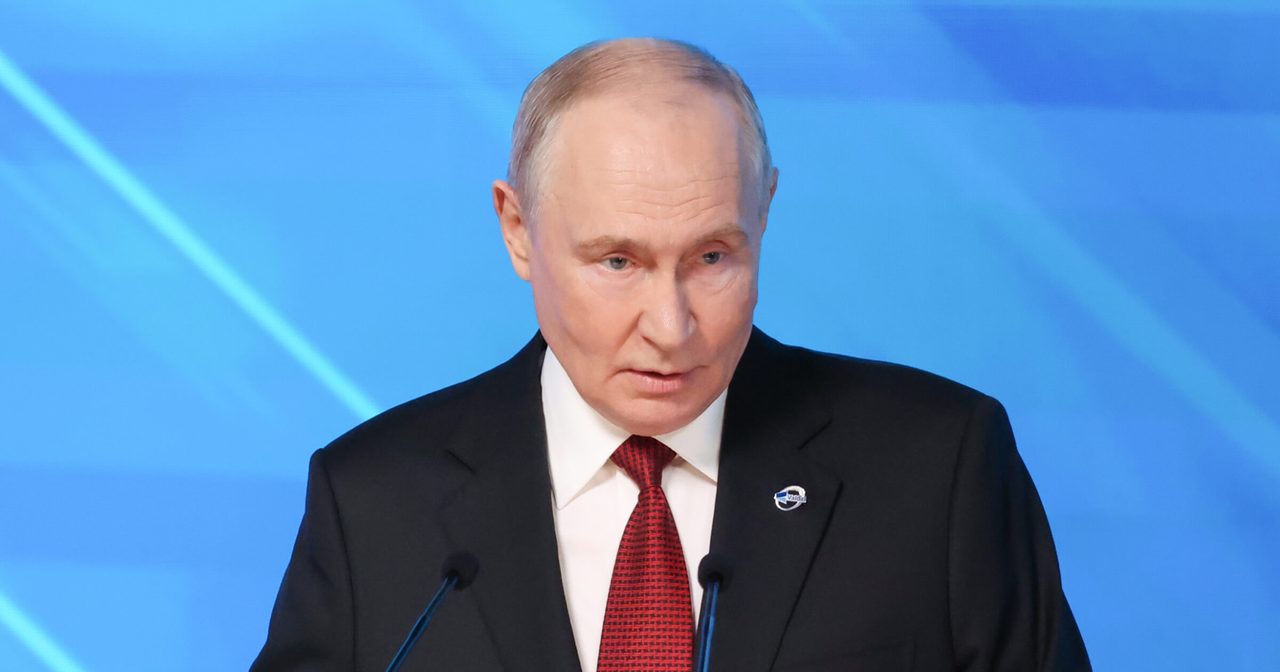 Путин поддержал создание российской нейросети для школы