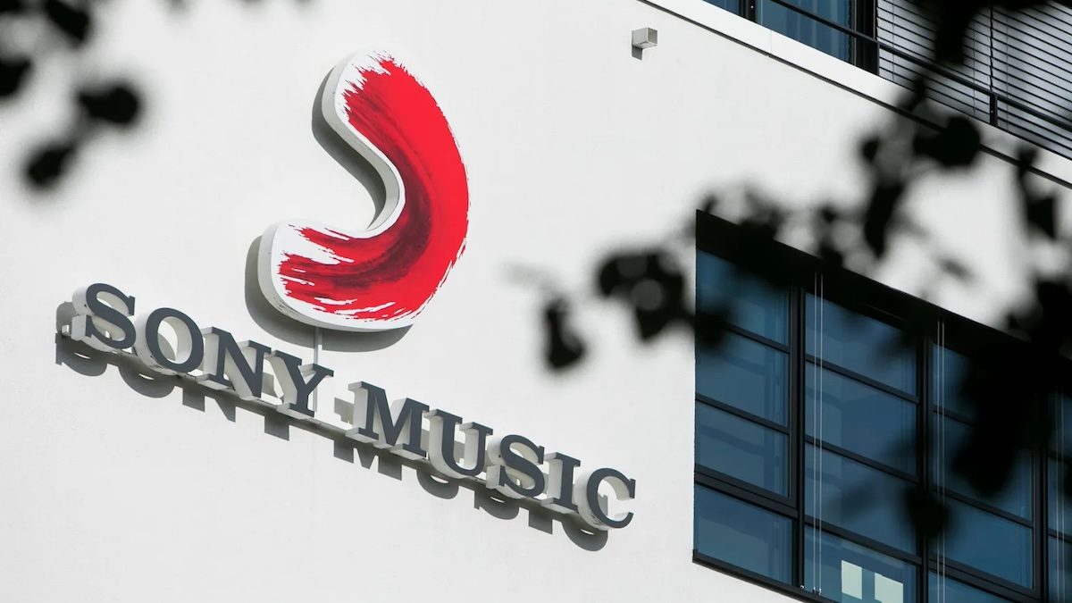 Sony Music потребовала удалить 260 тысяч ИИ-песен под голоса артистов
