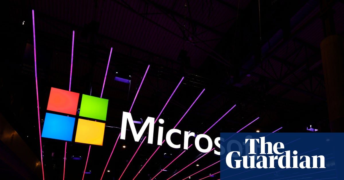 Президент Microsoft Брэд Смит заявил, что ИИ регулируется слабее молока