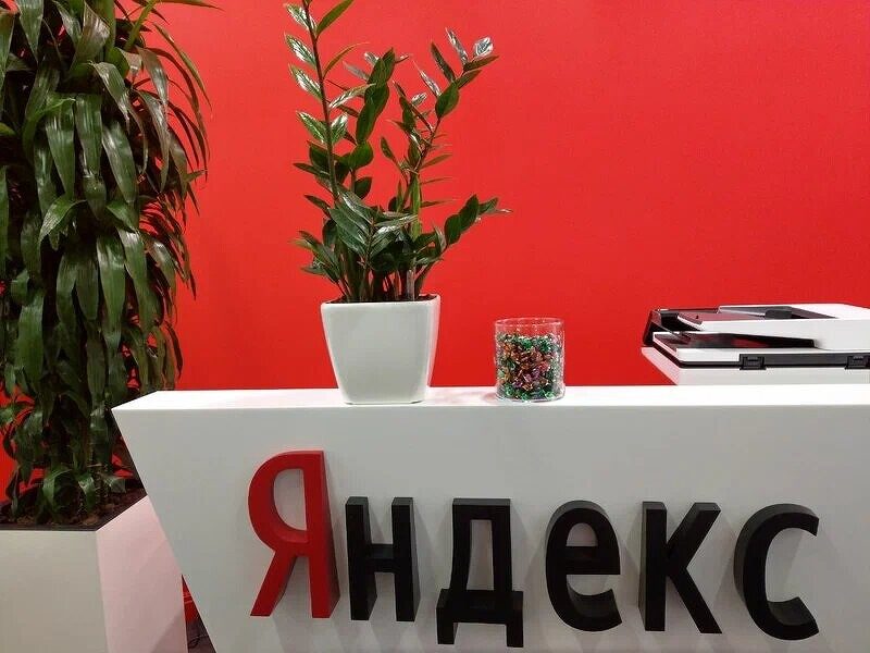 Яндекс ограничил часть сервисов, включая ИИ-помощника, после атак на дата-центры